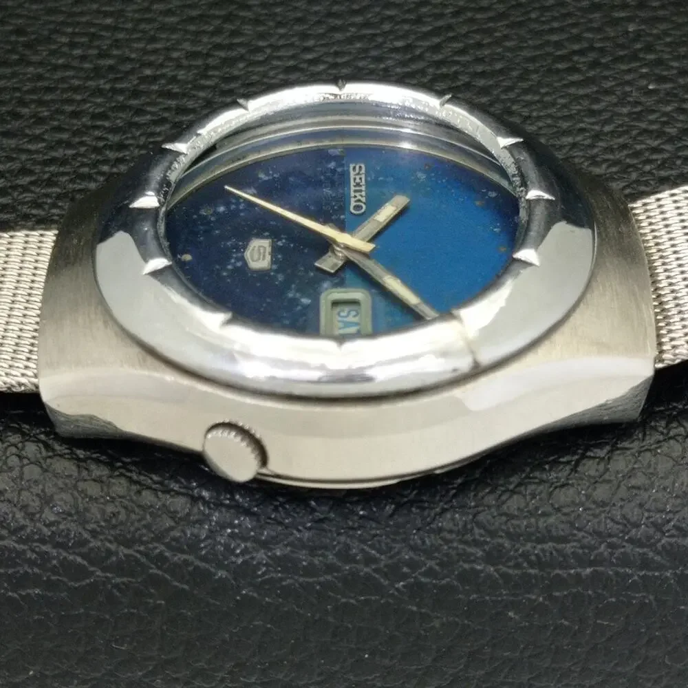 Vintage 1978 Seiko Automatic Mens Silver Watch W/daydate & Blue accents